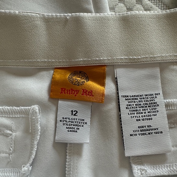 Ruby Rd. White Ankle Pants - Picture 2 of 9